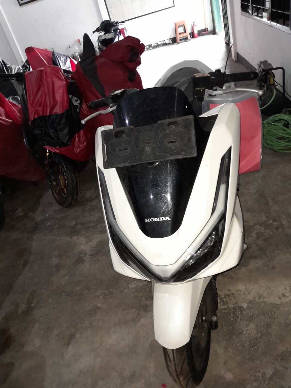 HONDA PCX PUTIH 2025