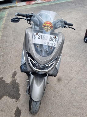 Sepeda Motor YAMAHA NMAX Warna Silver Dengan No. Pol.  Terpasang : G-2153-BGF