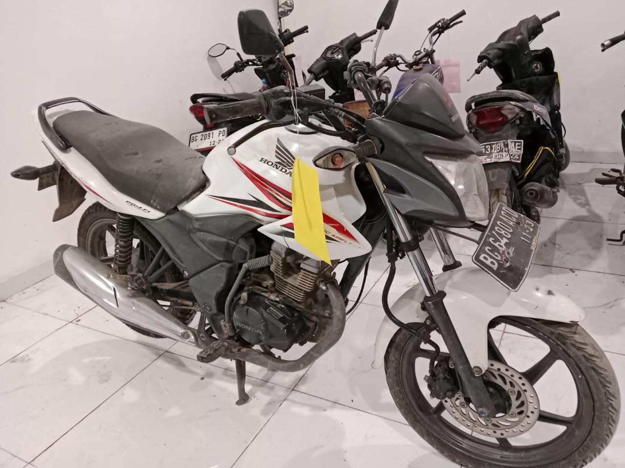 1 (satu) unit sepeda motor honda verza warna putih dengan Nopol BG 6480 ACD, Noka : MH1KC5212GK287451, Nosin: KC52E1284859;