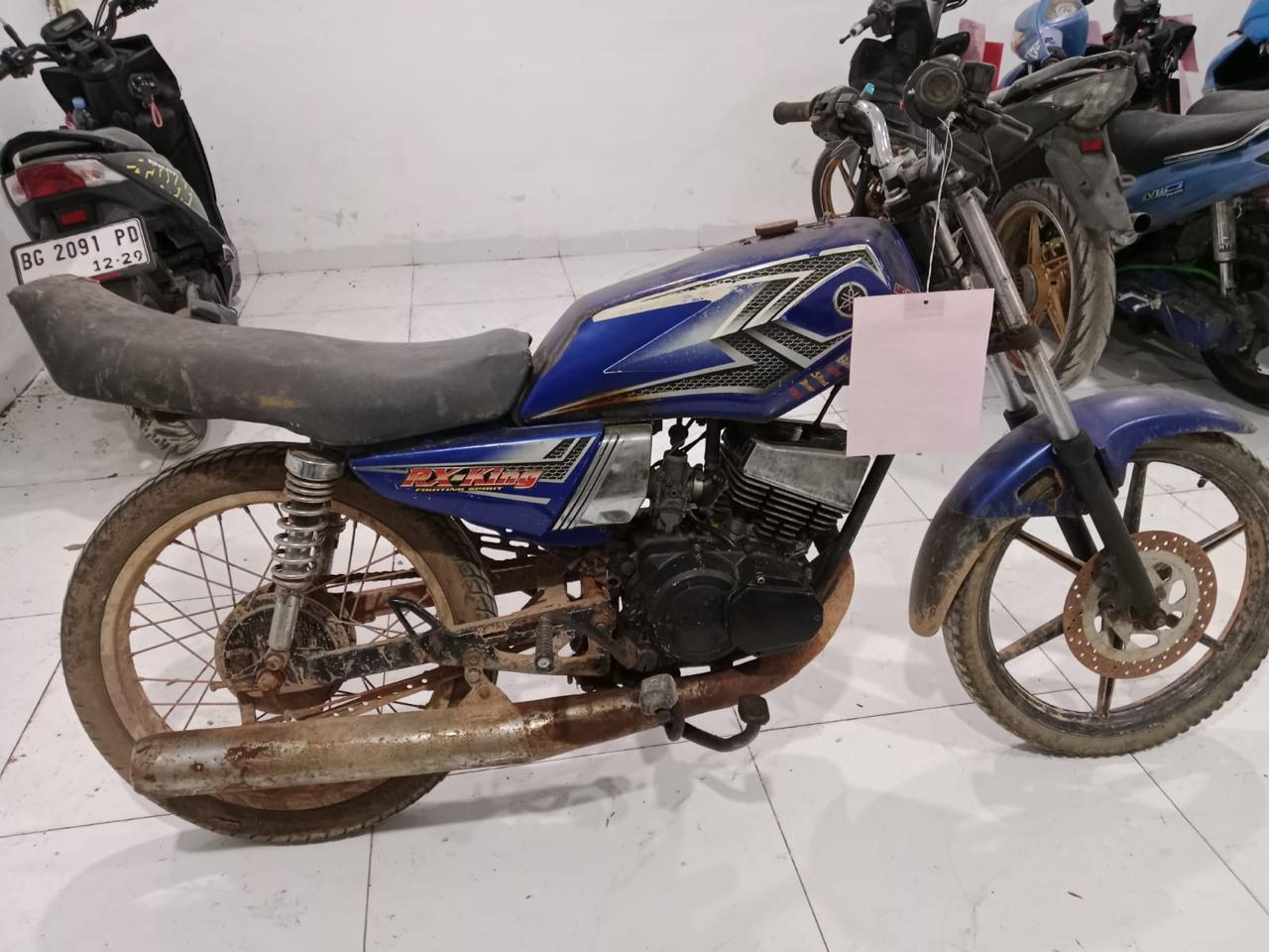 1 (satu) unit sepeda motor Yamaha Rx-King warna biru tanpa Nopol Nosin 3KA711020 dan Noka MH38KA0144K736938;