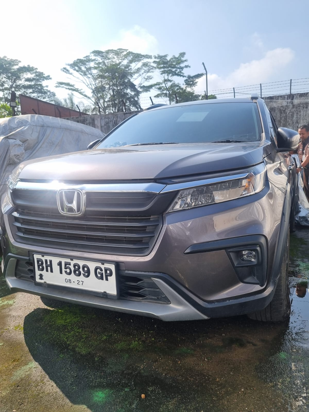 Honda BR-V warna Abu-Abu Matalic BH 1598 GP