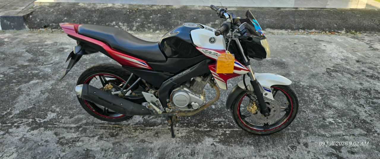 1 (satu) unit sepeda motor merk Yamaha Vixion dengan Nomor Polisi BK 3857 AER, Nomor Mesin: 1PA-582536, Nomor Rangka: MH31PA004ER583062 warna merah-putih beserta kunci sepeda motor