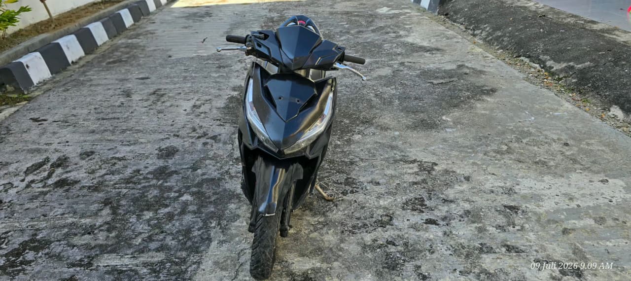 1 (satu) unit sepeda motor merk HONDA VARIO warna hitam berlist putih tanpa plat nomor dengan nomor rangka : MH1KF1116GK527411 dan nomor mesin : KF11E1524959