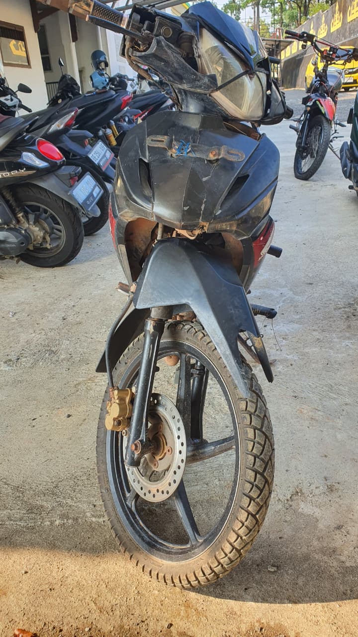Motor HONDA SUPRA X warna hitam