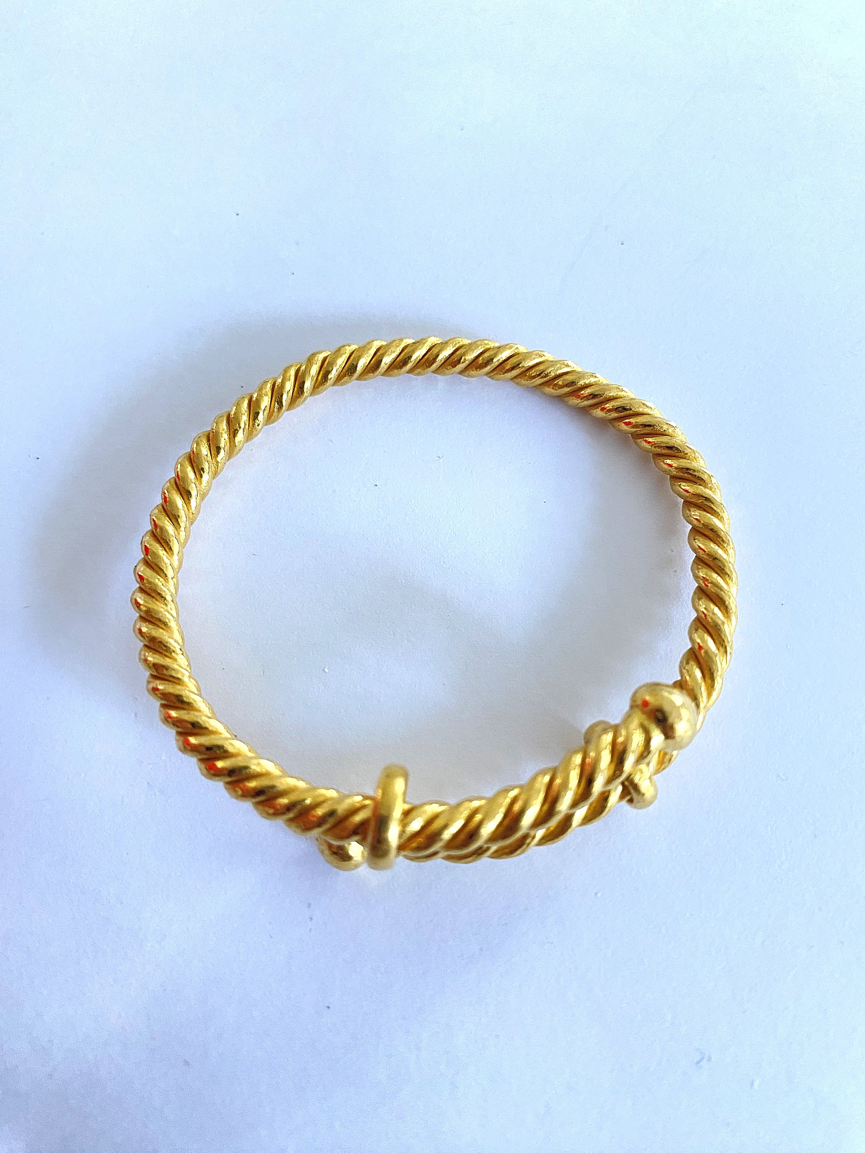 Satu gelang selisih berat 62,48 gram