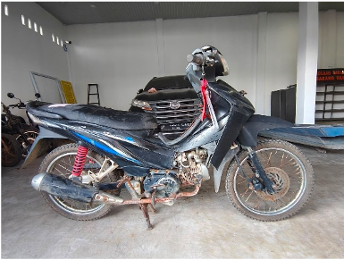 Sepeda Motor Jenis Honda Revo warna biru