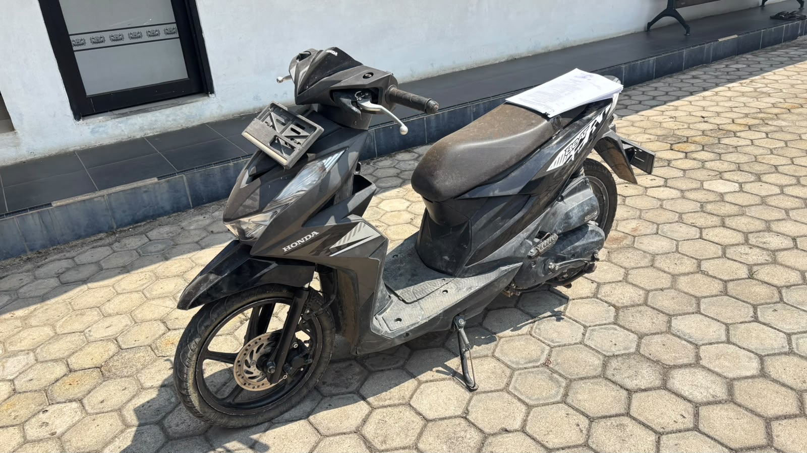 1 (satu) Unit Sepeda Motor Honda Beat Warna Hitam Tanpa Nomor Polisi Nomor Rangka Mhljm8121rk913062 Dan Nomor Mesin Jm81c291404; 1 (satu) Buah Kunci Sepeda Motor Honda Merk Beat Warna Hitam