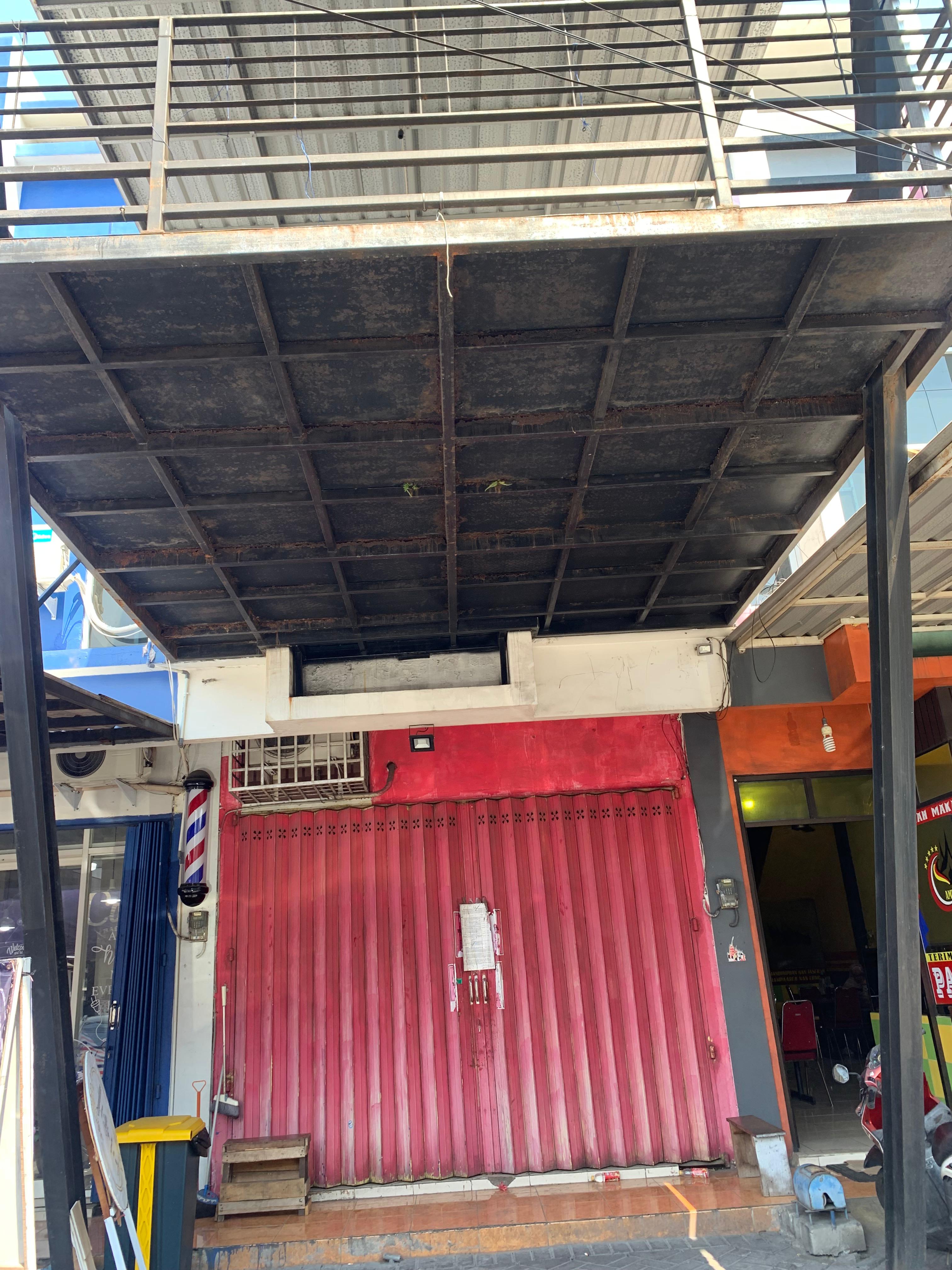 Sebidang tanah dan bangunan 2 Lantai seluas 85 m²