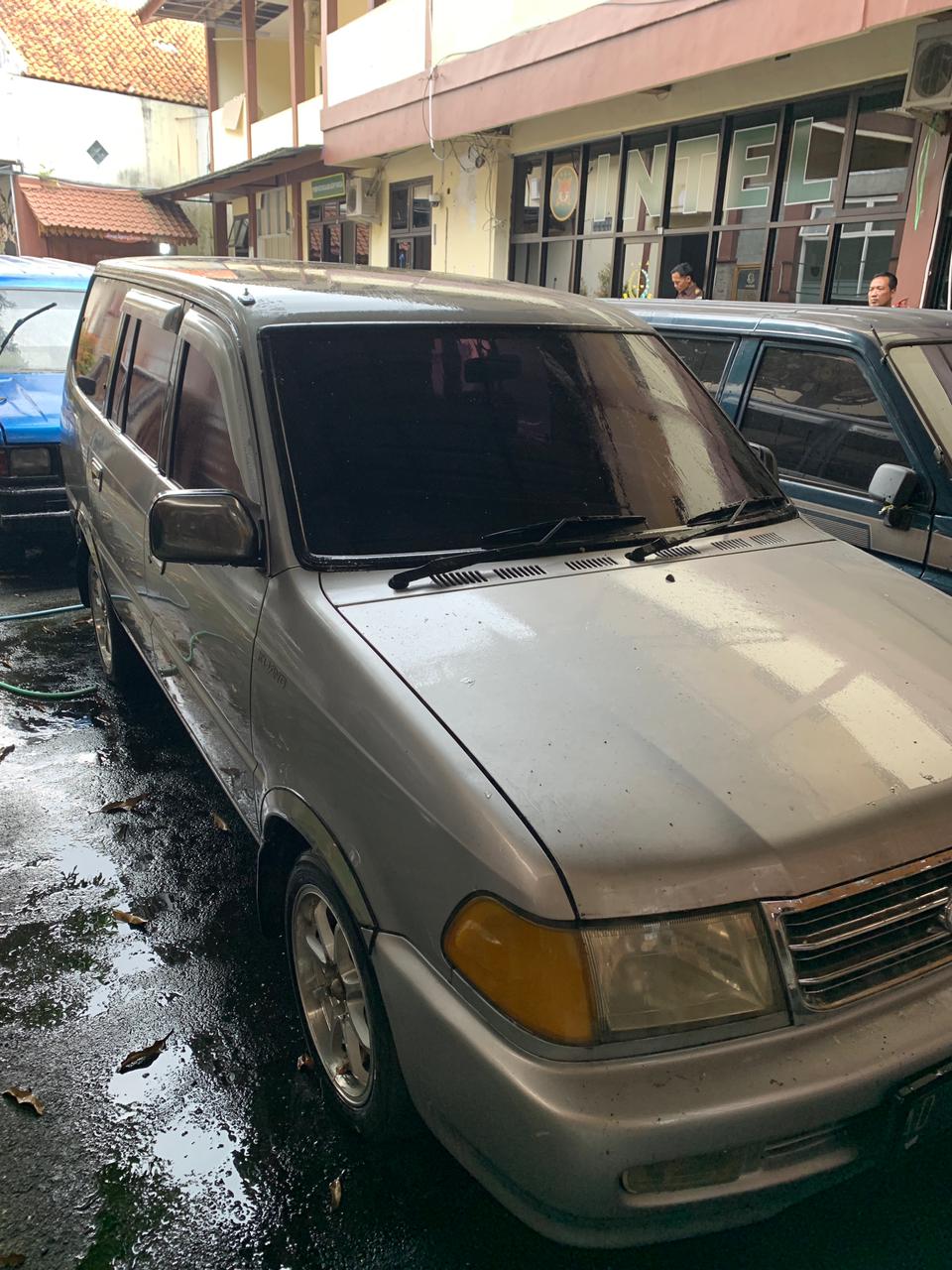 Kendaraan Roda Empat Merk Kijang LGX AD-1052-VC