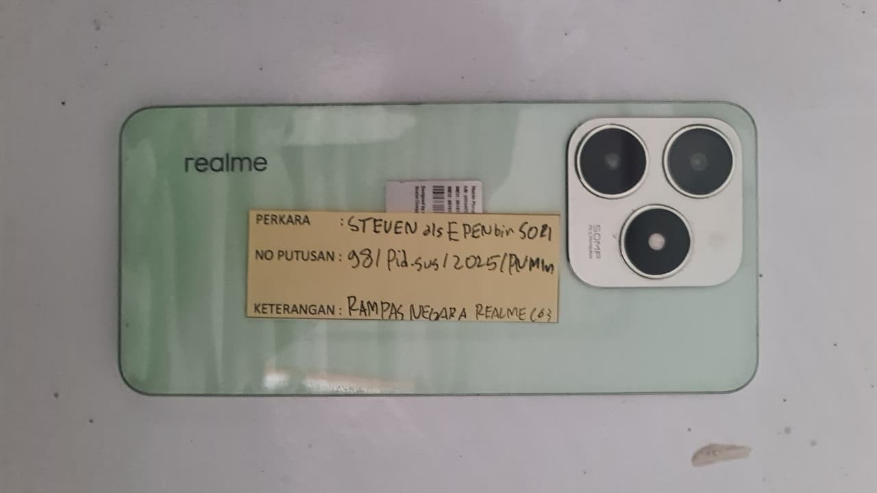 1 (satu) unit handphone merk 