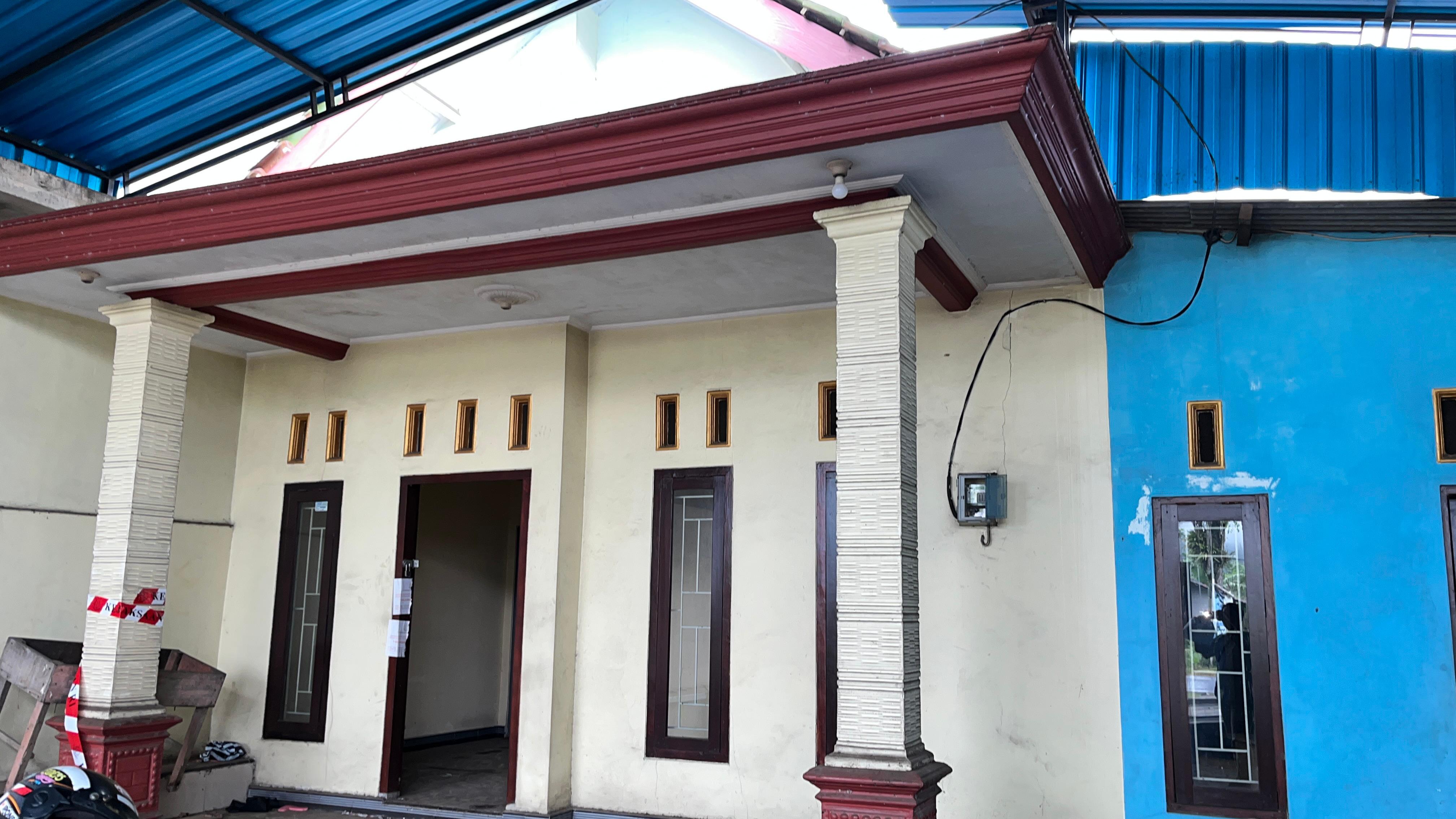 Sebidang tanah dan bangunan diatasnya dalam  SHM No. 1506  Luas 215 m2 (tanpa  SHM asli)