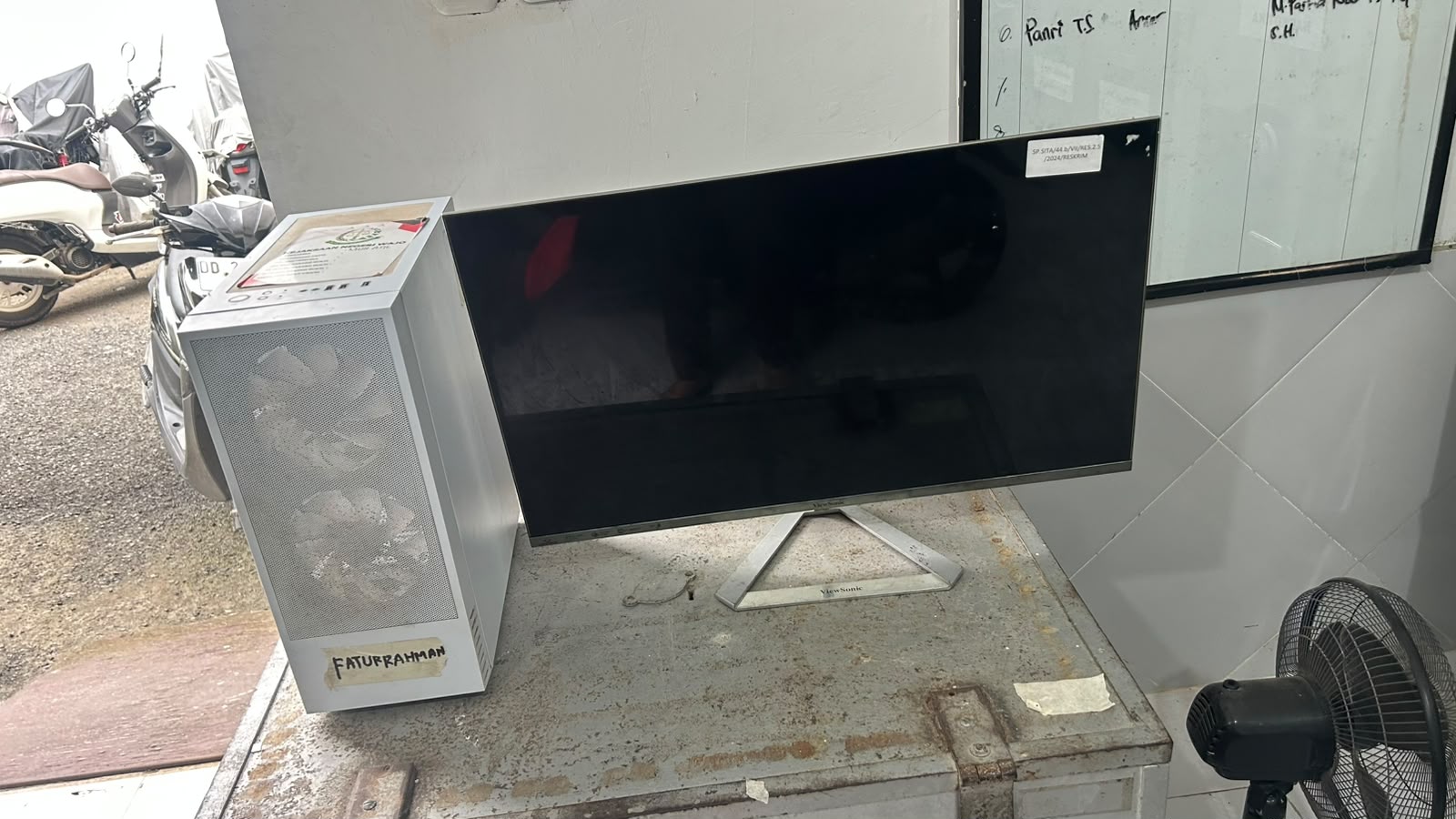 (Paket I) 1 Unit Monitor ViewSonic VX3276 dan 1 Unit CPU Rakitan warna putih