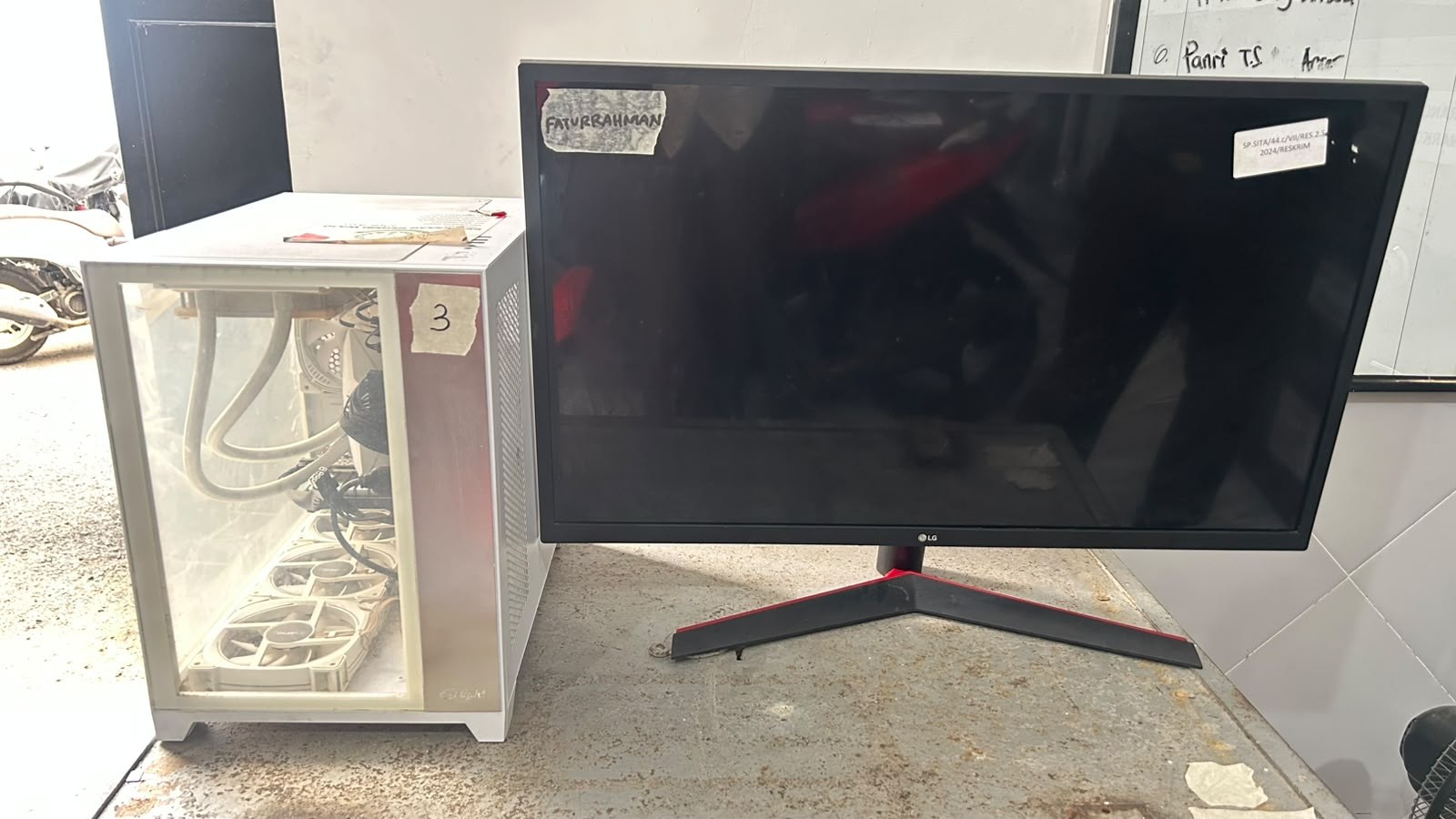 (Paket III) 1 (satu) unit Monitor LG 32MP60G dan 1 (Satu) unit CPU Rakitan warna putih