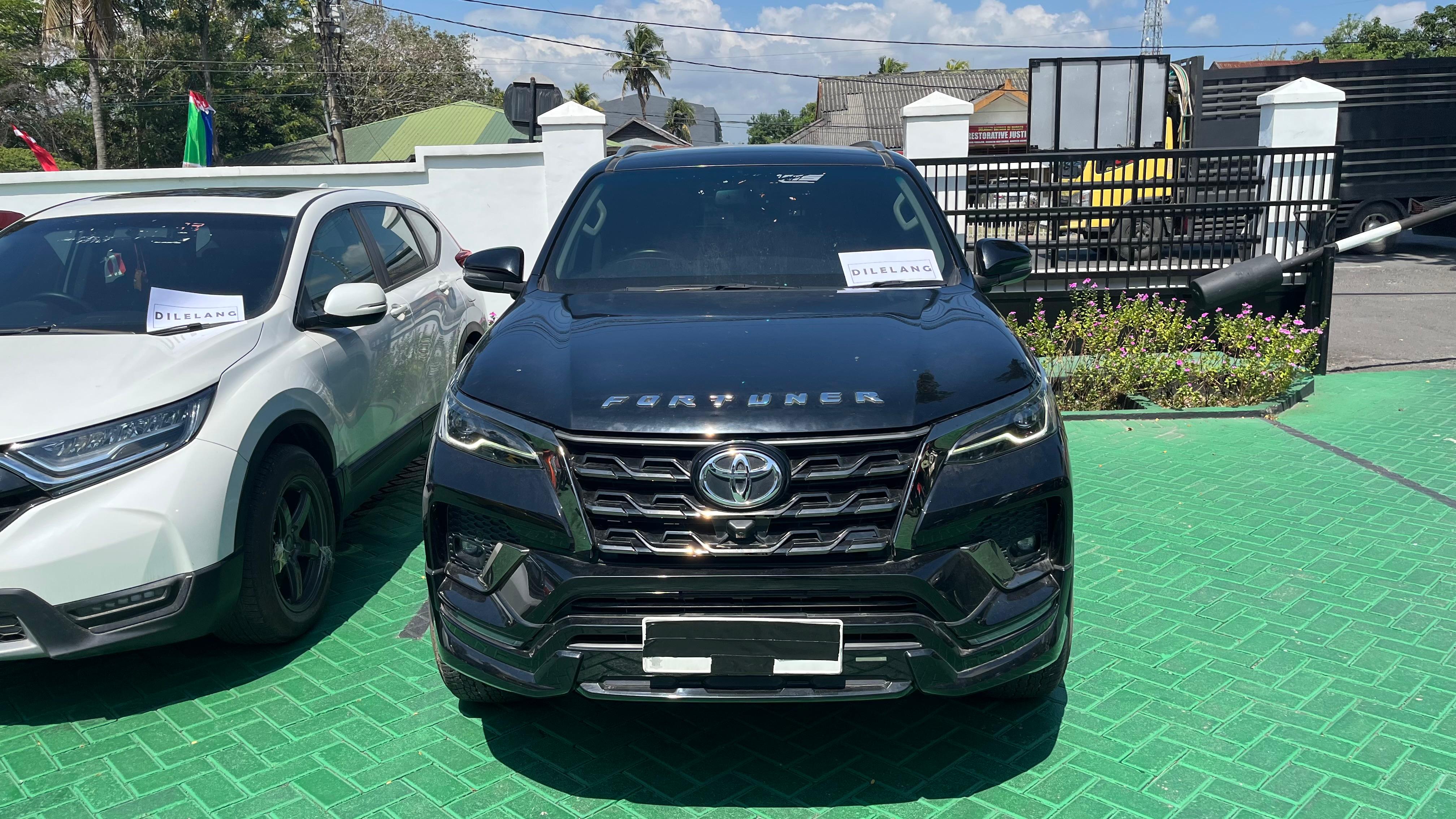 Mobil TOYOTA FORTUNER 2.8 VRZ 4X2 A/T