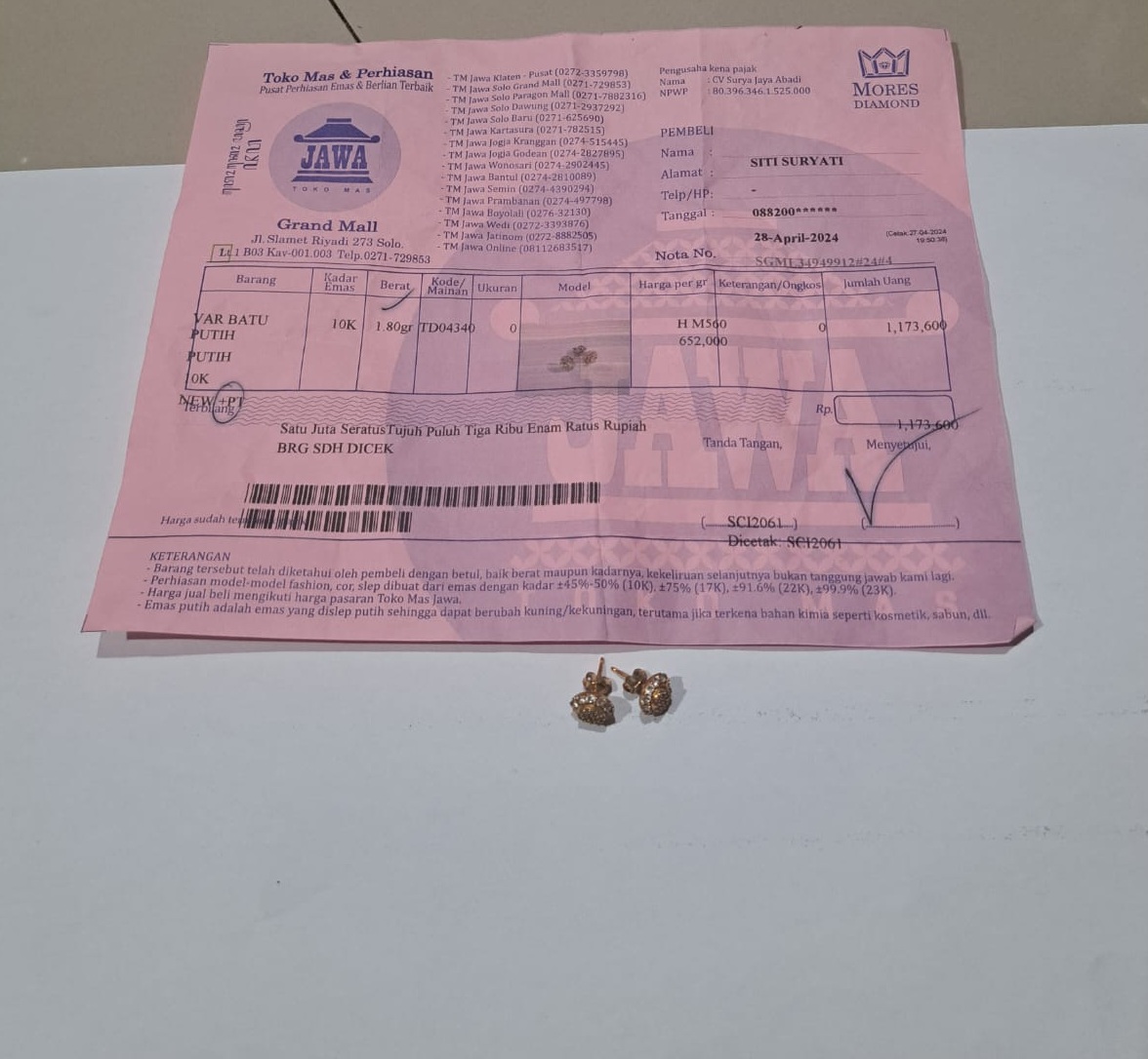 1 (satu) pasang anting seberat 1.80gram beserta nota pembelian Toko Emas & Perhiasan Jawa