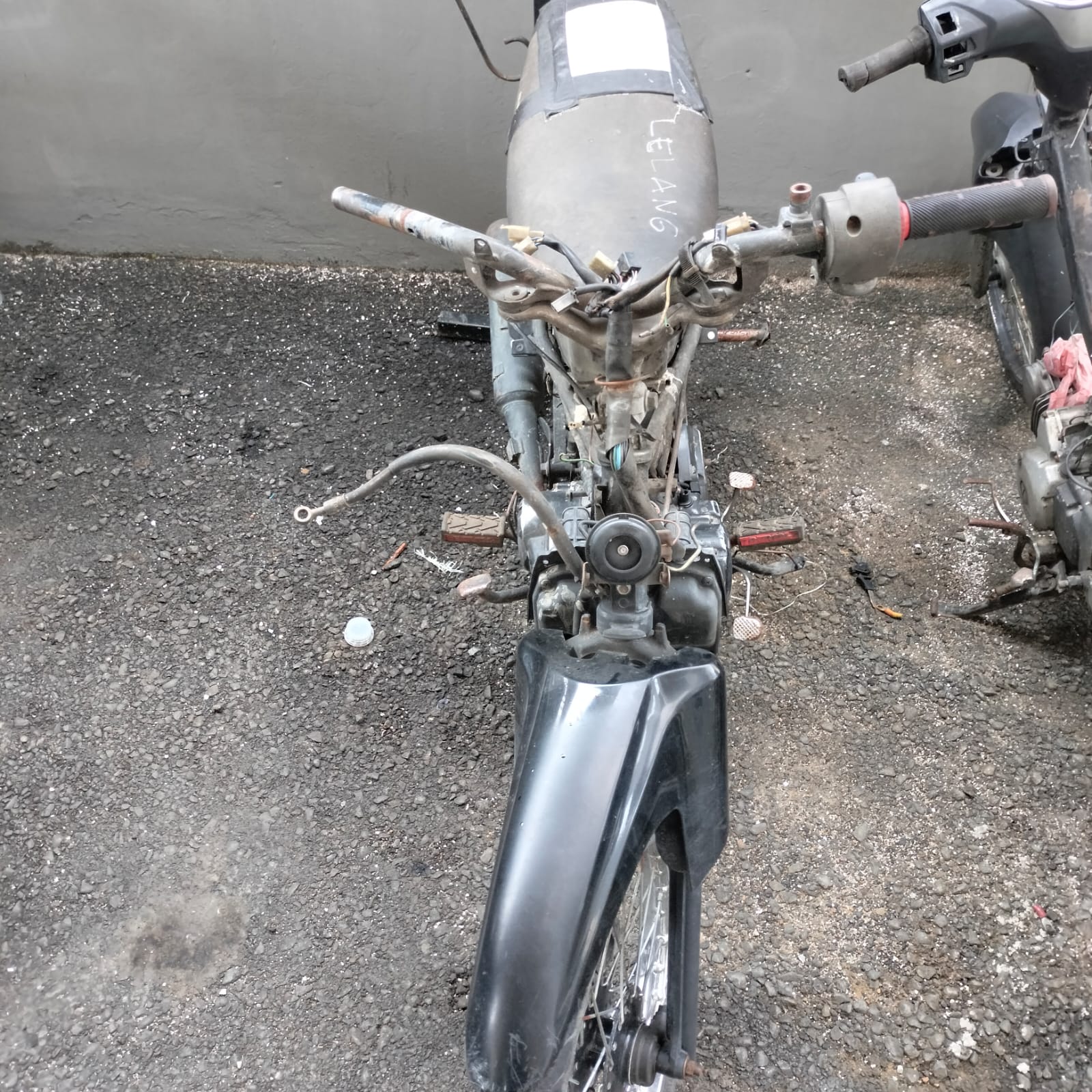 1 (satu) unit sepeda motor merk vega tanpa plat nopol warna hitam