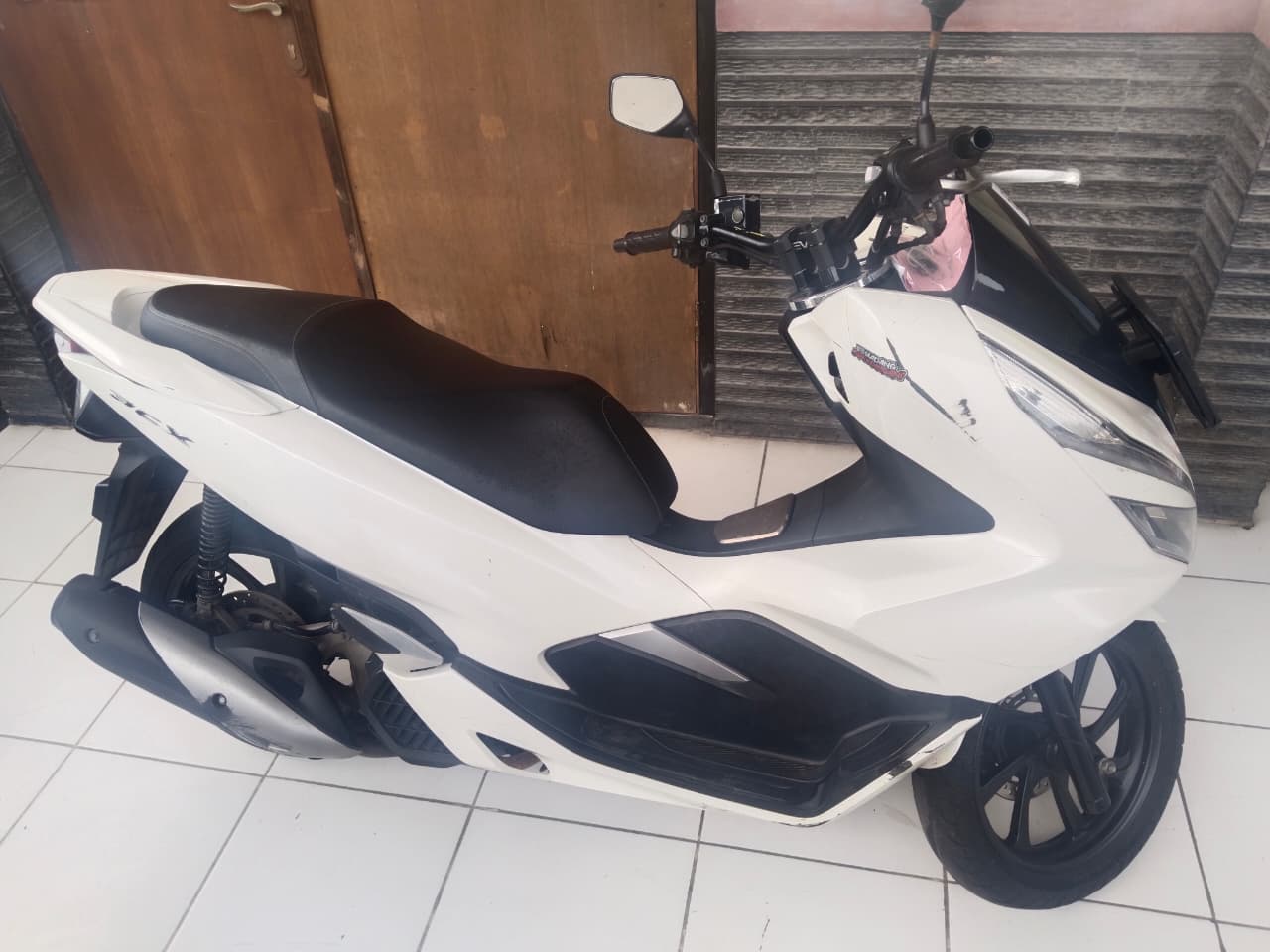 1 (satu) unit sepeda motor  Honda PCX warna putih  dengan Nomor Polisi : T  5662 RI Nomor Rangka :  MH1KF211XKK201738  Nomor Mesin :  KF21E1200859. 