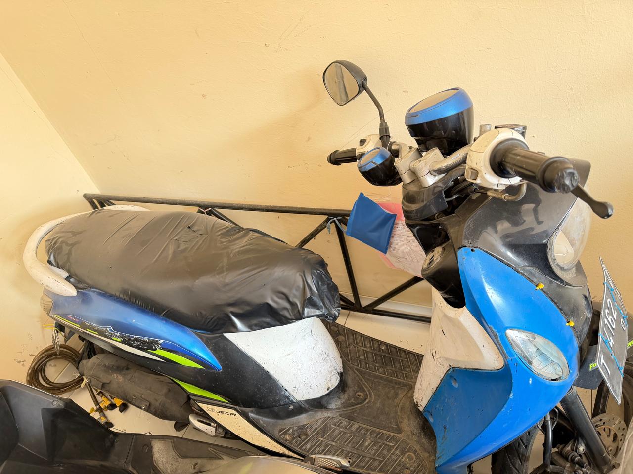 1 (satu) unit Sepeda Motor  Yamaha Fino Warna Biru  dengan Nopol T-4162-MP.