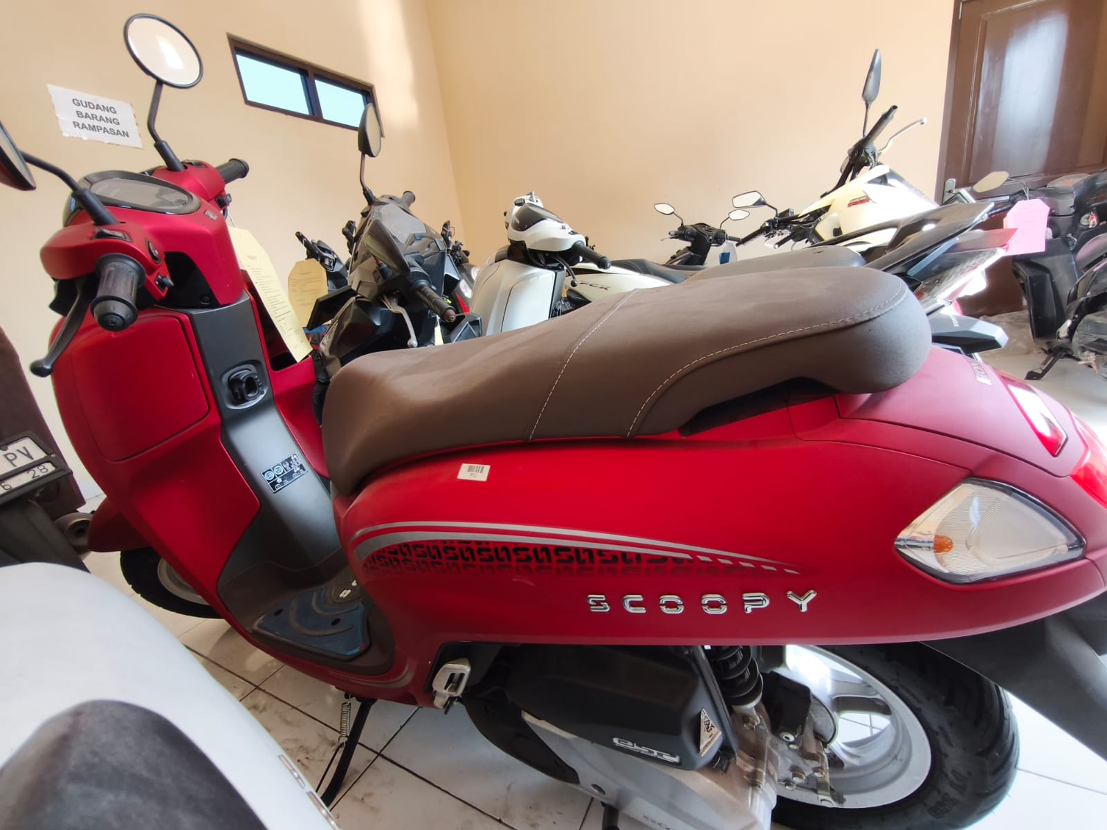 1 (satu) unit sepeda motor  merk Honda Scoopy  warna merah tahun 2025,  Nomor Rangka  MH1JMH215SK242166  Nomor Mesin:  JMH2E1242706 