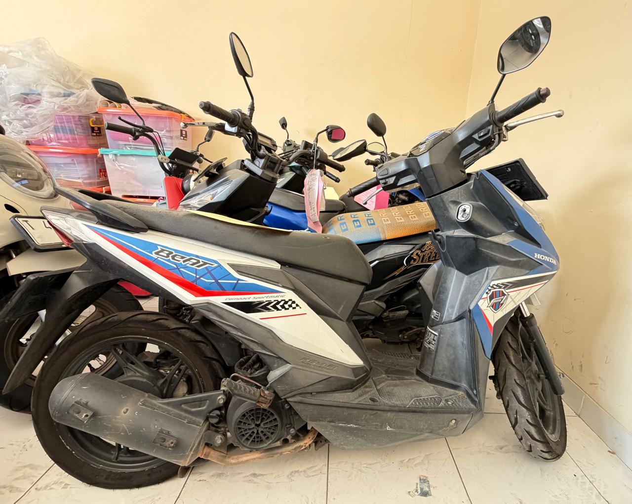 1 (satu) unit kendaraan  roda dua merk Honda  Beat warna biru putih  dengan nomor polisi T  5153 PV, nomor rangka  MH1JM2110HK243796,  nomor mesin  JM21E1241281 