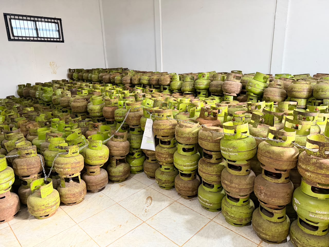 1163 (seribu seratus enam puluh tiga) buah Tabung berisi gas jenis Tabung Gas LPG 3 Kg warna Hijau