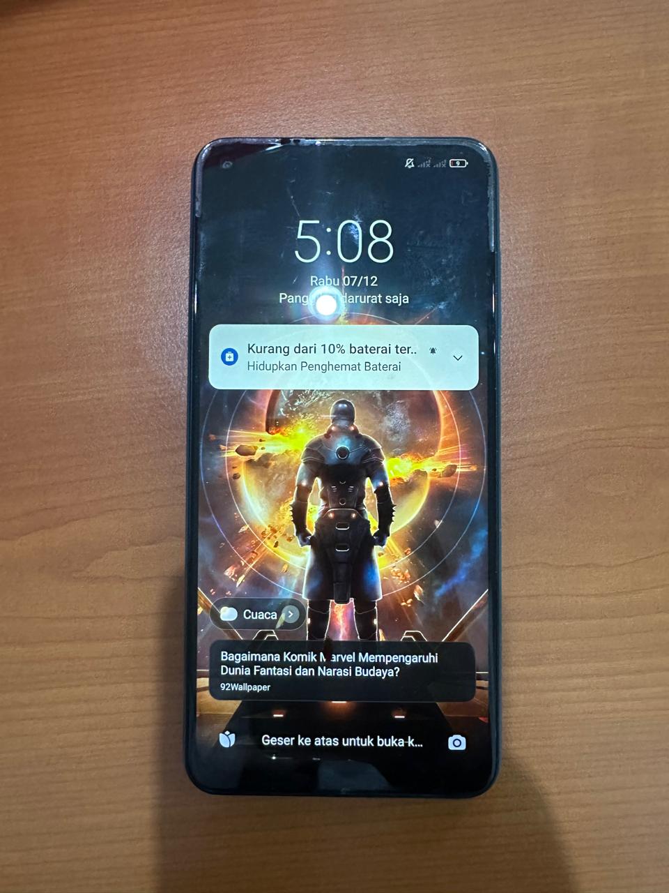 Handphone Android Merk Redmi warna hijau;