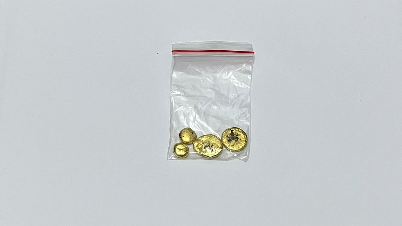 •	4 (empat) kepingan emas dengan berat + 53,85 gram;