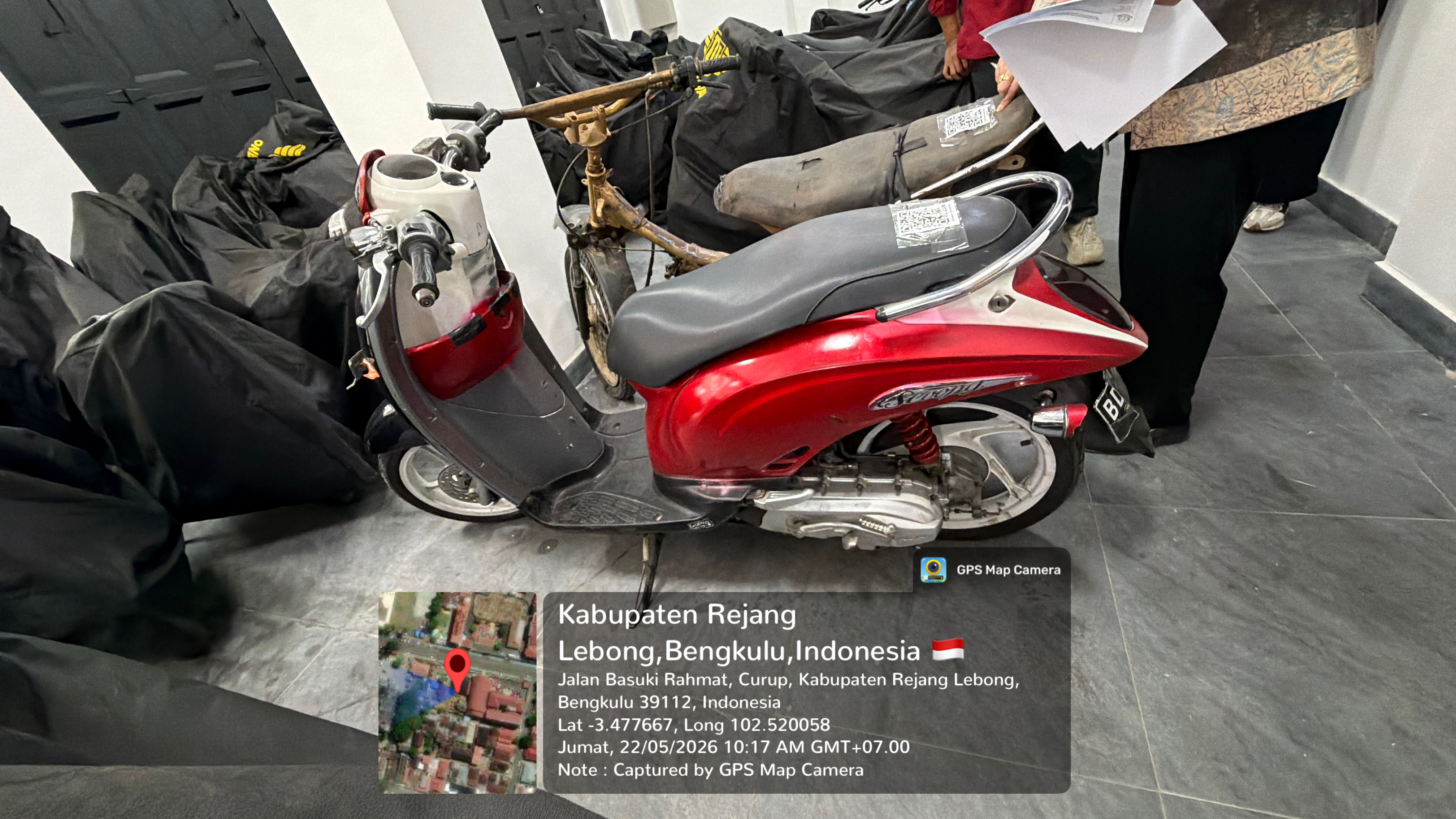 1 (satu) Unit sepeda motor Merk Honda Scopy Wama Merah Hitam dengan Nomor Polisi BD 2614 KE. Dengan Nosin JF61E1249346 dan Noka MH1JF6118BK250178;