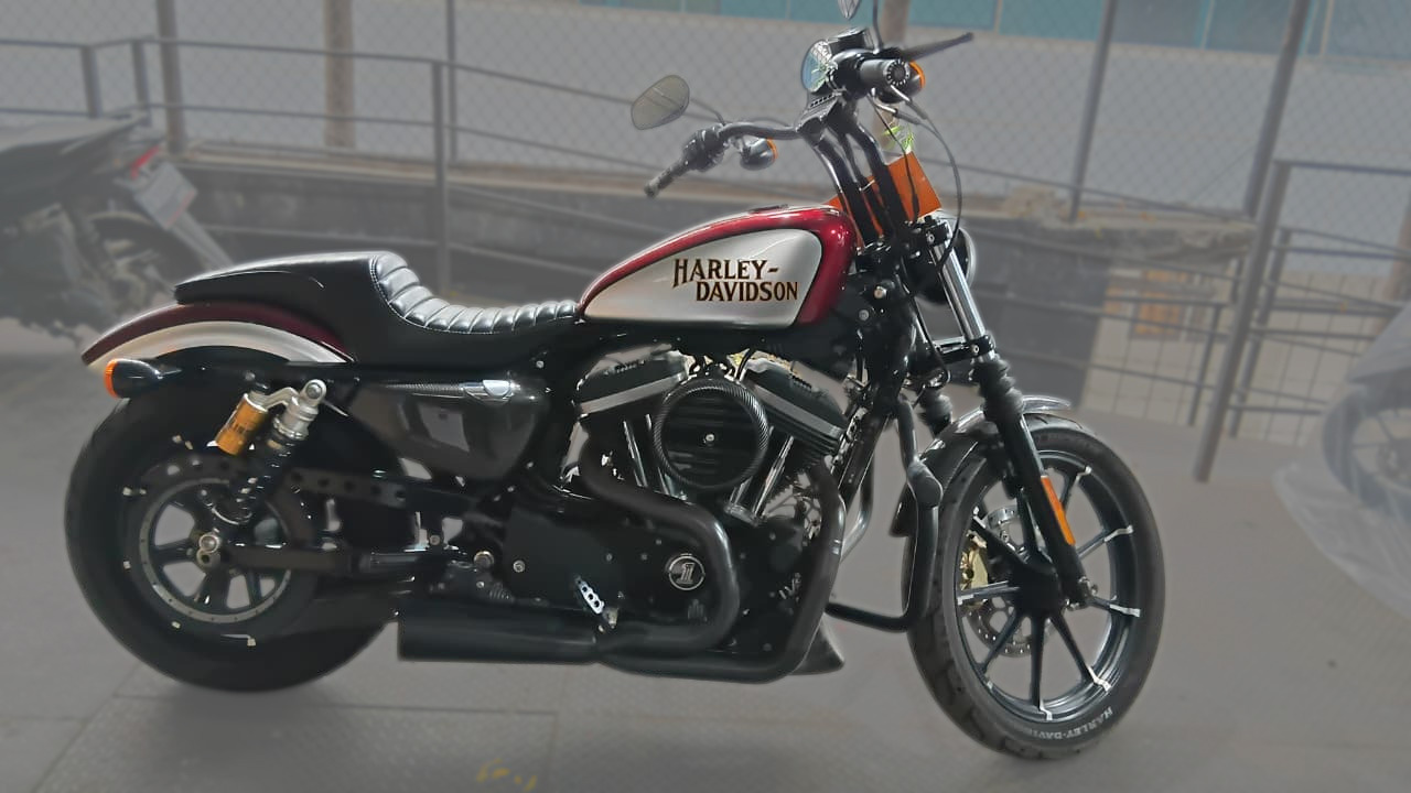 Sepeda Motor Merek Harley Davidson Family Sportster Model XL883N Tahun 2017 Warna Charcoal Denim Nomor Rangka: 5HD4LE2C9HC402100 Nomor Mesin: LE2H402100 beserta 1 (satu) buah kunci sepeda motor;