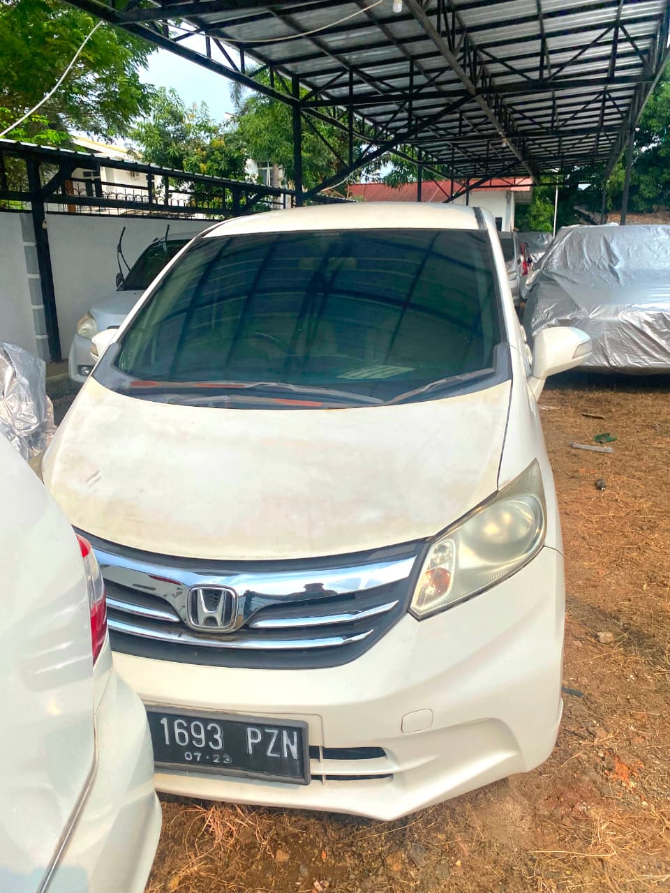 1 (satu) unit kendaraan roda 4 merk HONDA Freed GB3 1.5 AT, tahun registrasi 2013 warna putih metalik Noka MHRGB38200J352654, Nosin L15A79137018, Nopol: B 1693 PZN An. PT. MILLENIUM DANATAMA INDONESIA