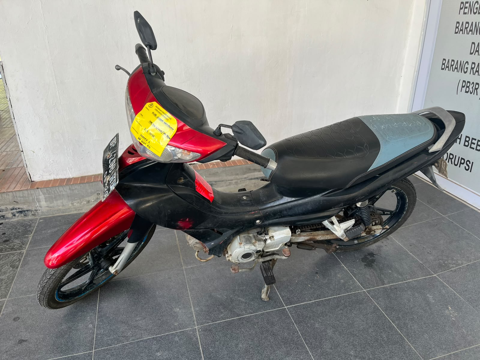 1 (Satu) Unit Sepeda Motor dengan spesifikasi Merk/Type Yamaha Jupiter Z dengan No. Polisi BP 4263 RD warna Merah Hitam dengan Nomor Rangka MH32P20026K037628 dan Nomor Mesin 2P2038216.