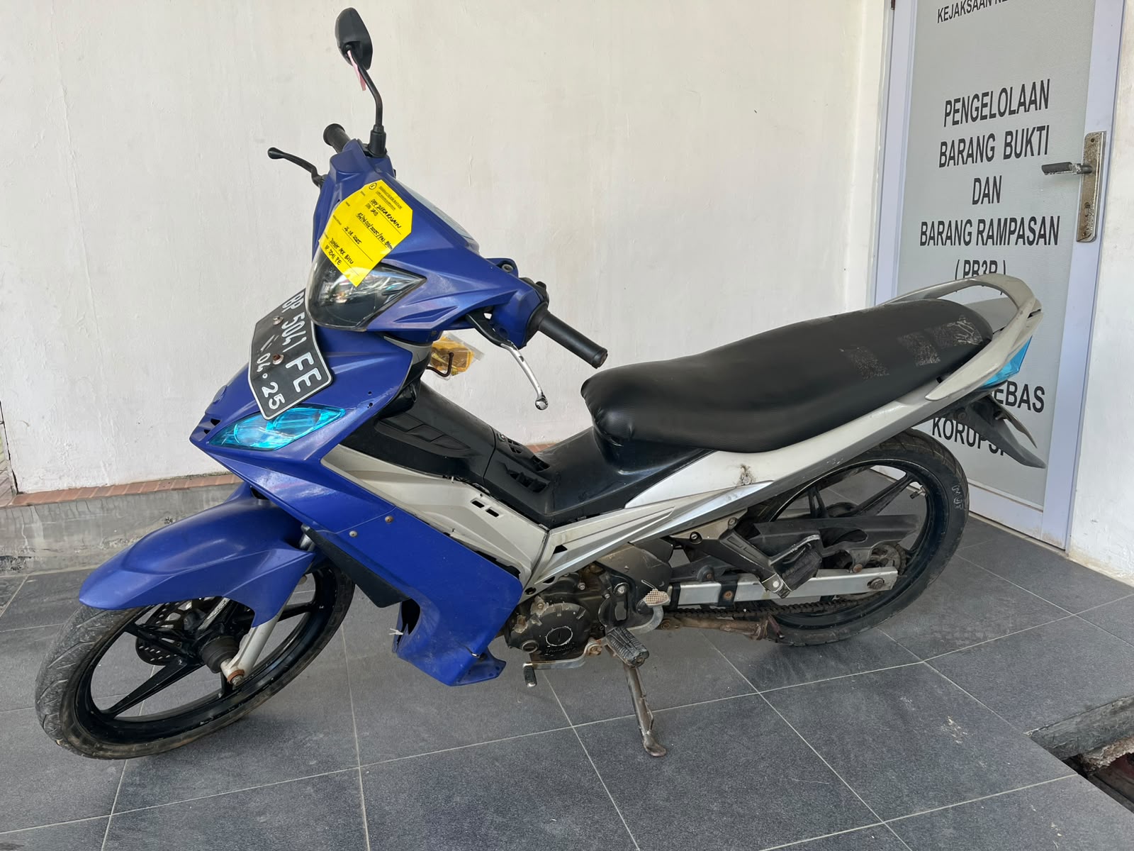 1 (Satu) Unit Sepeda Motor Merek Yamaha Jupiter MX, Warna Biru, Tahun Pembuatan 2010, No.Polisi Yang Terpasang BP 5041 FE, No.Rangka MH32S6005AK66843, No.Mesin 2S6668625