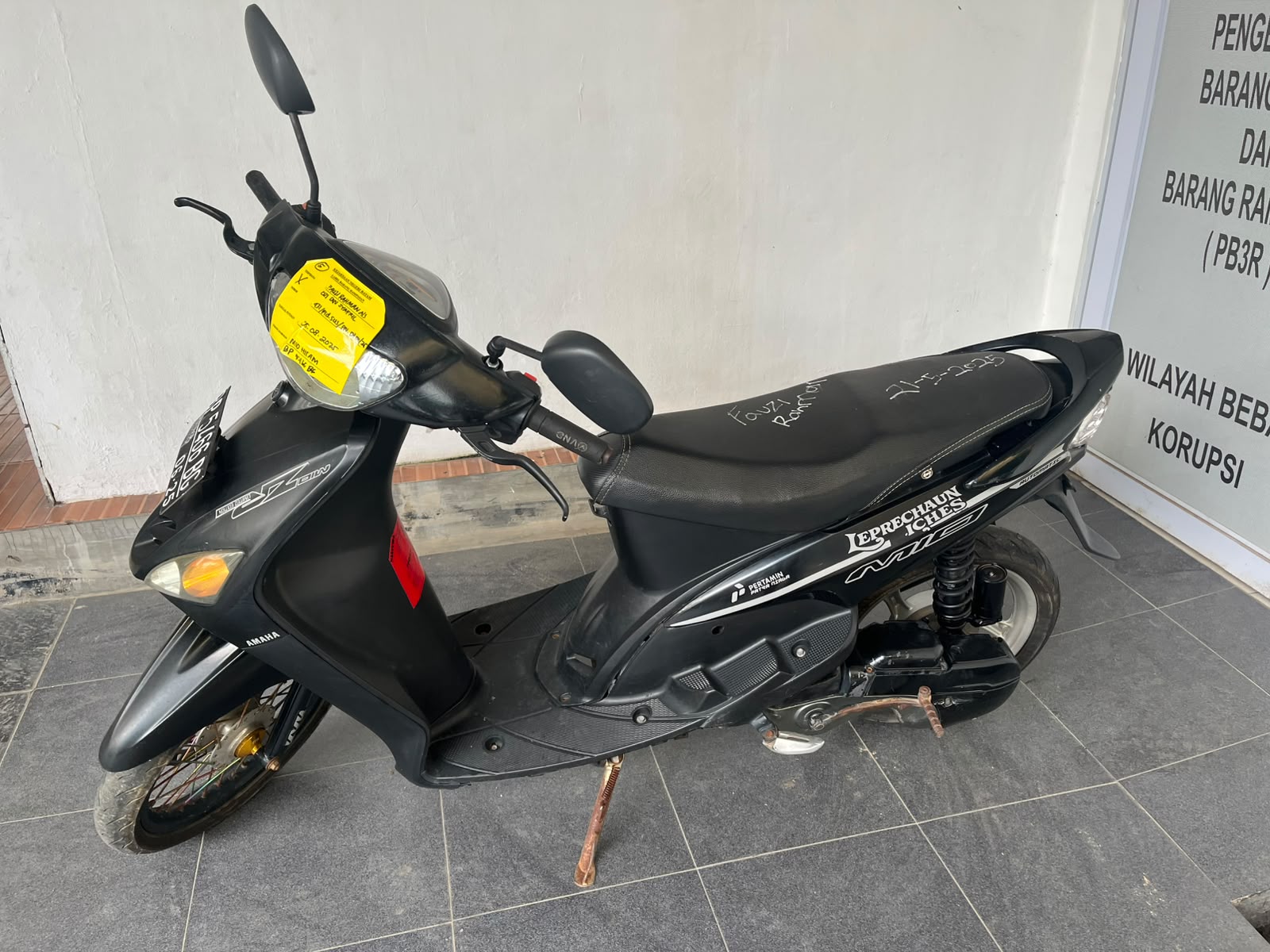 1 (Satu) Unit Sepeda Motor Merek Yamaha Mio, Warna Hitam, Tahun Pembuatan 2010, No.Polisi Yang Terpasang BP 5466 BG, No.Rangka MH328D204AK671467, No.Mesin 28D1668996