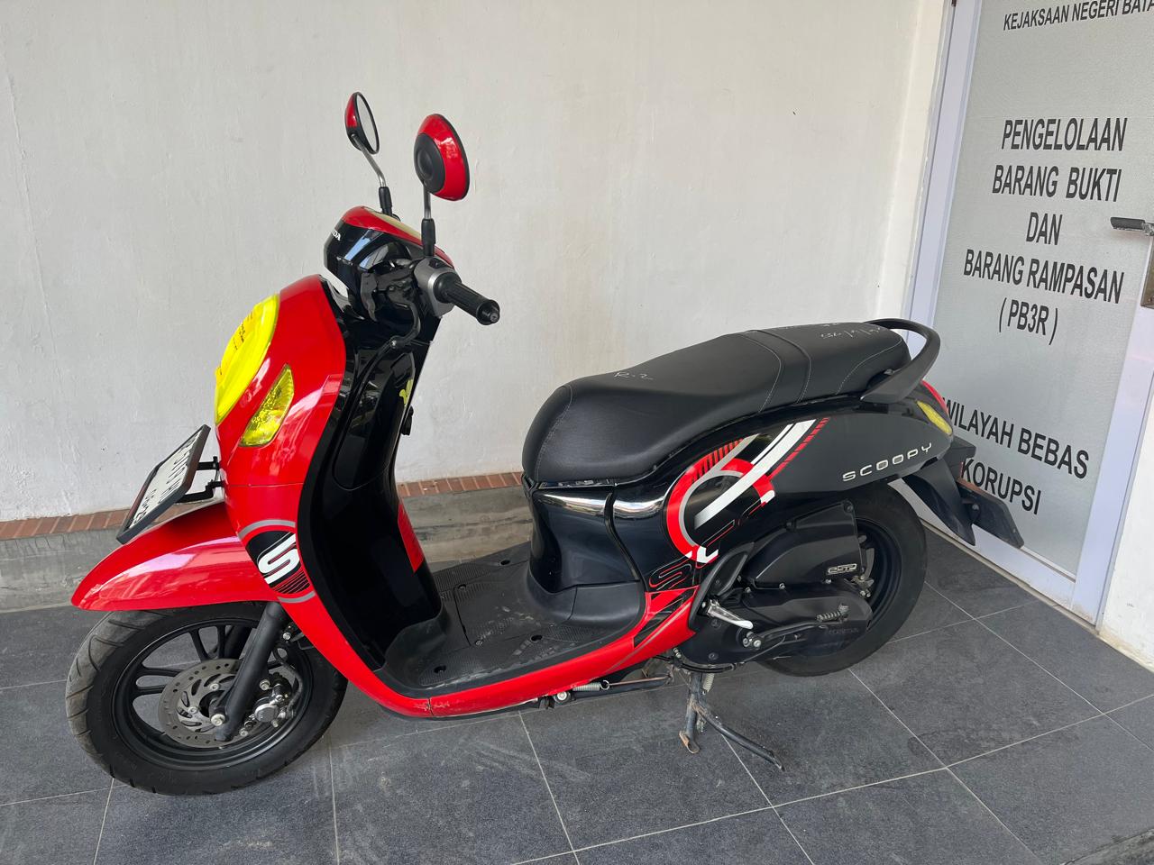 1 (Satu) Unit Sepeda Motor Merek Honda Scoopy, Warna Merah Hitam, Tahun Pembuatan 2023, No.Polisi Yang Terpasang BP 5119 HU, No.Rangka MH1JM0314PK514410, No.Mesin JM03E1514431