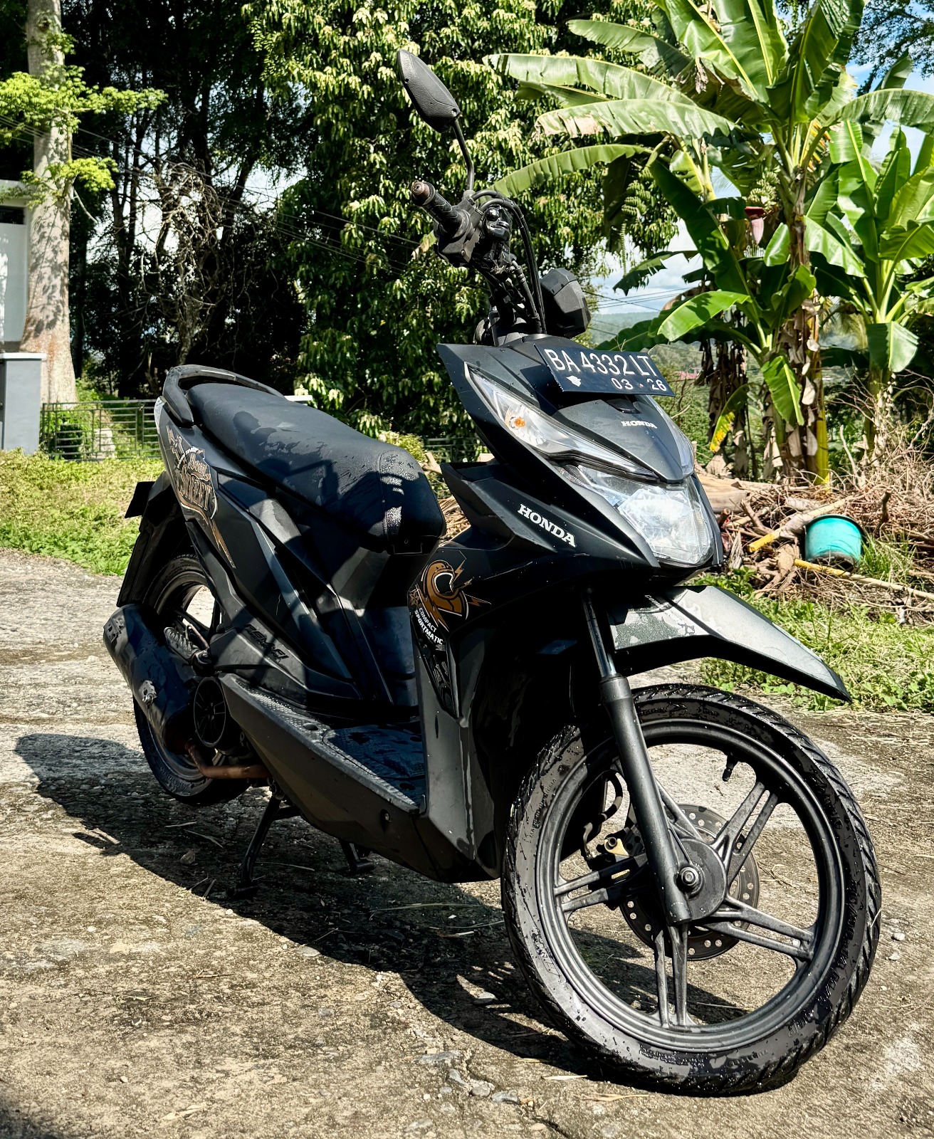 sepeda motor R2 merek Honda Beat Street dengan nopol BA 4332 LT beserta kunci kontak dengan Nomor Rangka MH1JFZ211KK721698 Nomor Mesin JFZ2E1720513