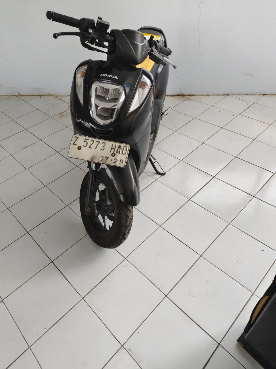 sepeda motor merk Honda Genio warna hitam dengan No Pol : Z 5273 HAD, No Mesin : JMA1E1152873 dan No Rangka : MH1JMA114RK152980 beserta STNKB No : Z 5273 HAD Merk Honda Type : C1M02N41L1 A/T Tahun 2004 No Rangka : MH1JMA114RK152980 No: Mesin JMA1E1152873 a.n MUHAMMAD FACHRI NOORISHMAN PUTRA
