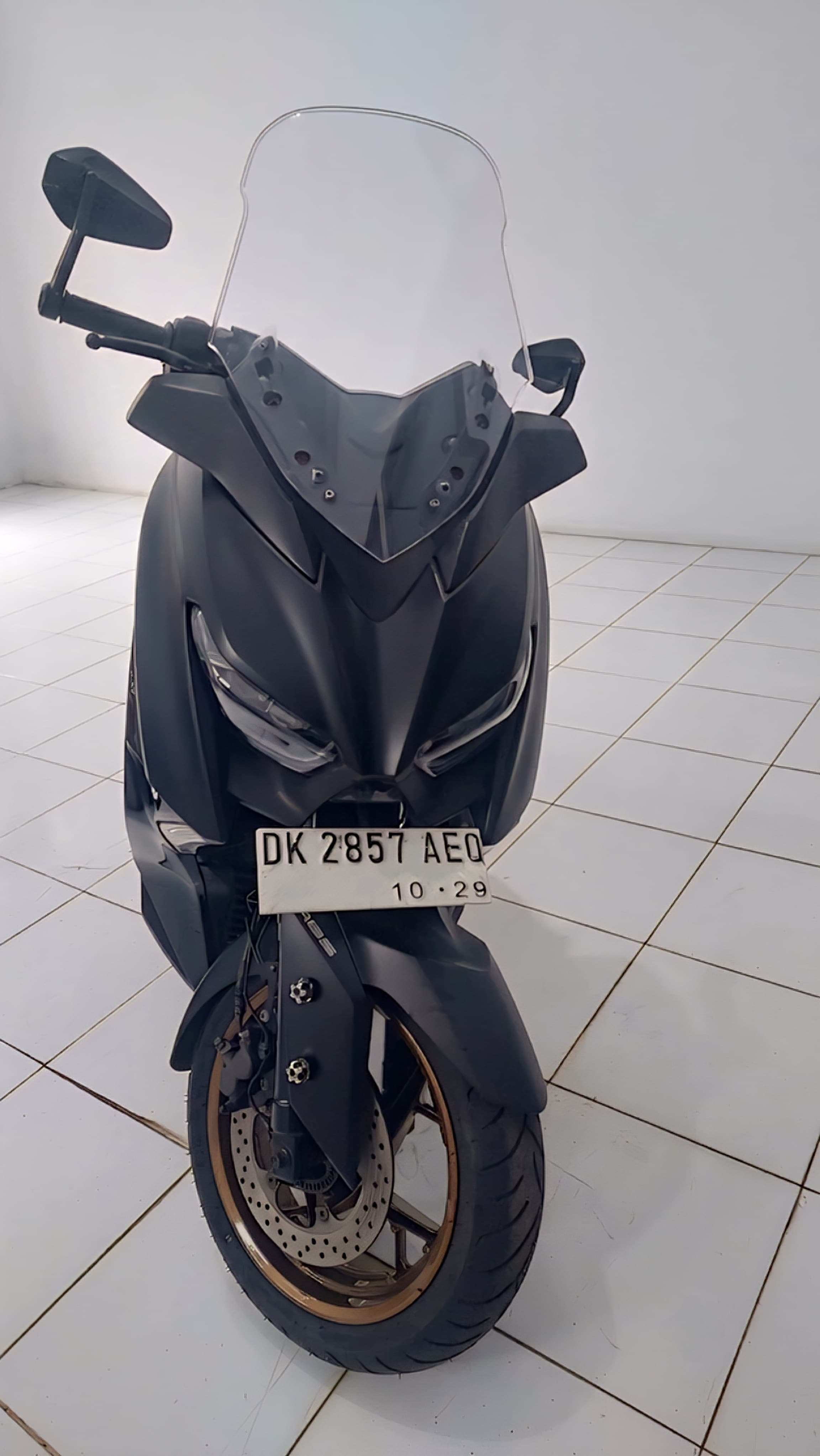 1 (satu) unit sepeda motor Yamaha XMAX warna hitam nopol DK 
2857 AEQ beserta 1 (satu) lembar Notice Pajak Motor Yamaha 
XMAX warna hitam Nopol DK 2857 AEQ dan 1 (satu) buah BPKB 
sepeda motor Yamaha XMAX warna hitam Nopol DK 2857 AEQ; 