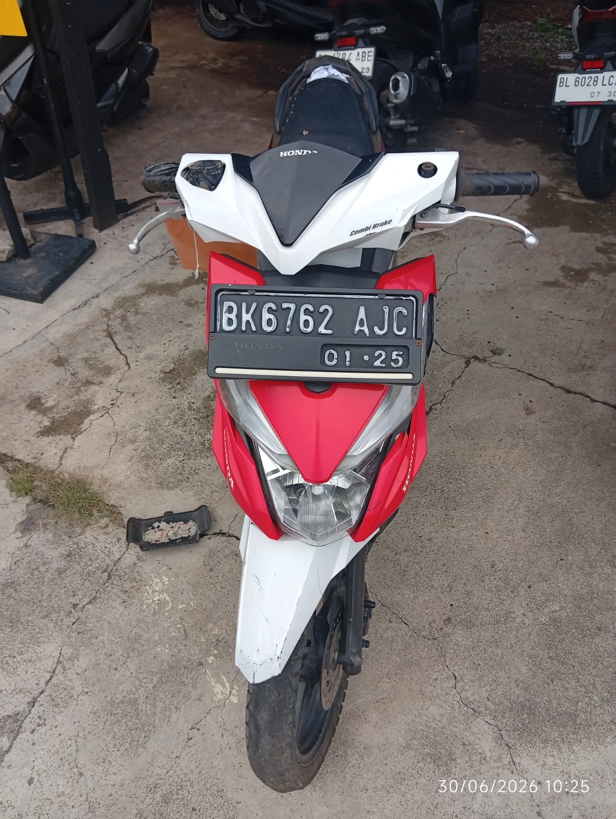 1 (satu) Unit Sepeda motor jenis honda beat warna merah putih nopol  BK 6762  AJC NOKA:MH1JM2120KK654910 NOSIN:JM21E2633566