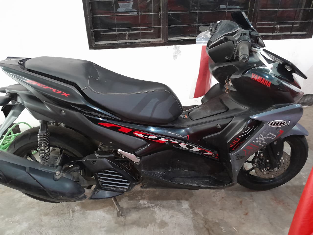 YAMAHA AEROX HITAM 2024