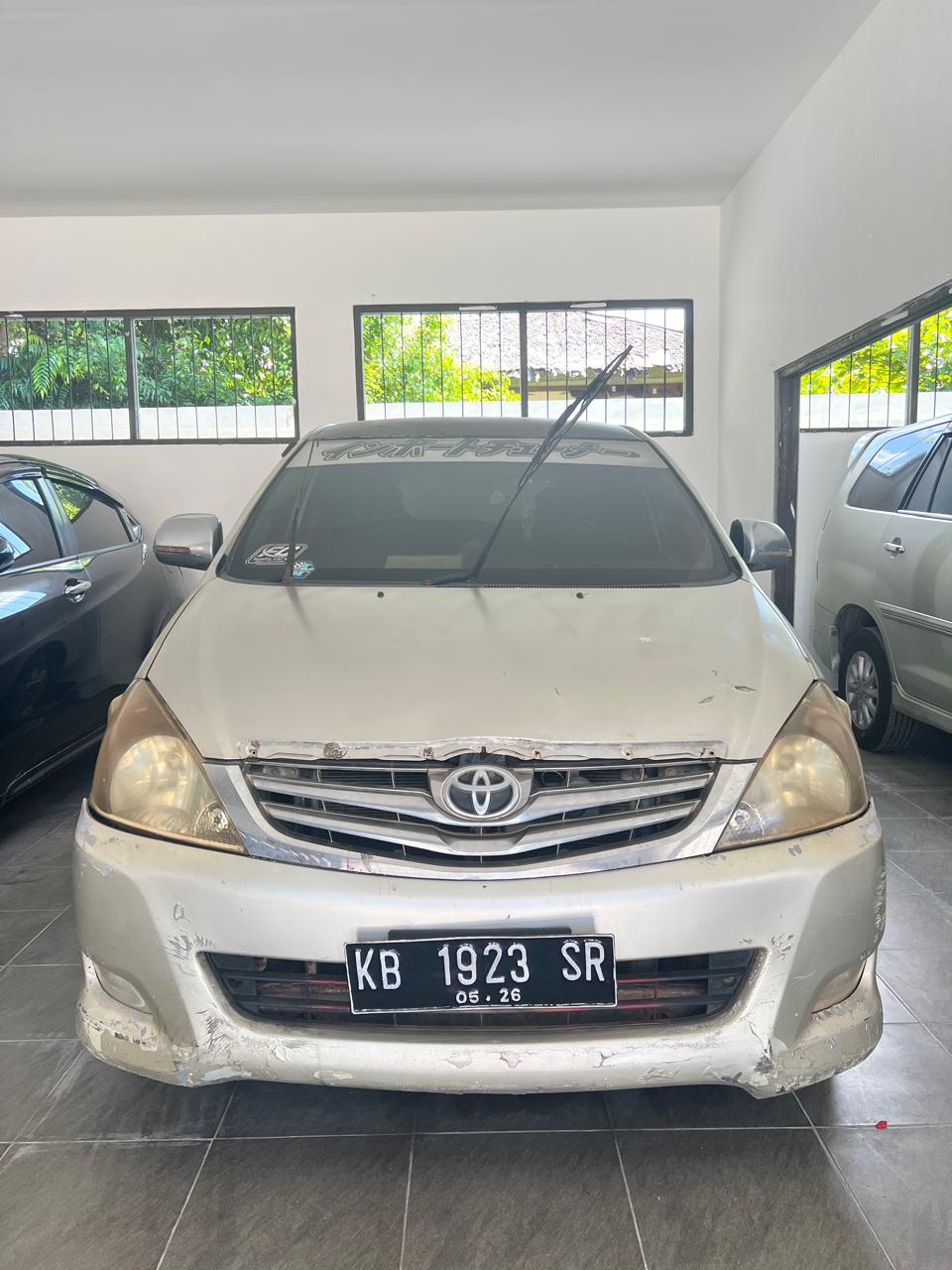 1 (satu) unit mobil toyota kijang innova warna silver metalik nomor polisi KB 1923 SR nomor rangka MHFXW42G262062953 Nomor mesin 1TR6222515 beserta STNK dan kunci 