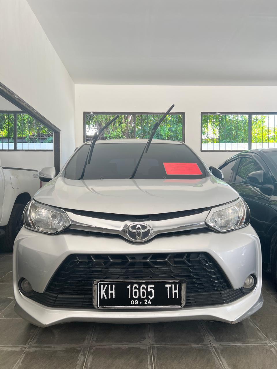 1 (satu) unit mobil toyota avanza silver nopol KH 1665 TH
