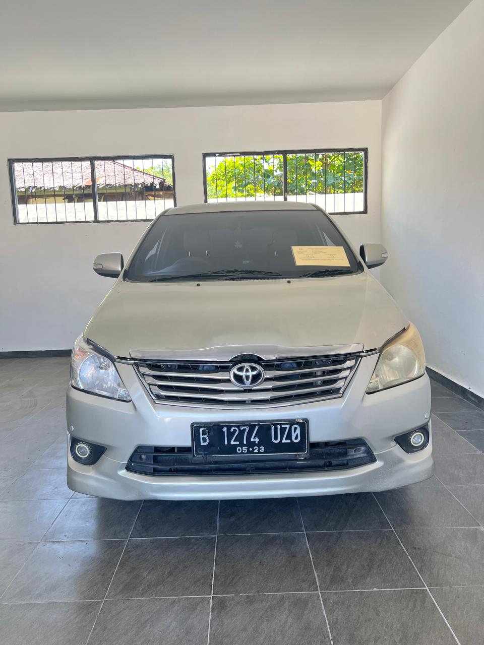 1 (satu) Unit Mobil Toyota Kijang Innova, Warna Silver Metalik, Nomor Polisi B 1274 UZO, Nomor Rangka MHFXW43G2D4078697, Nomor Mesin 1TR7567149, beserta STNK dan Kunci