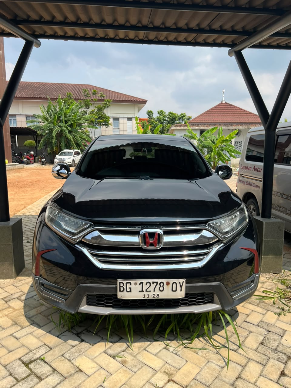 1 (satu) unit mobil merk Honda type CR-V 1.5 TC Prestige CVT Jeep tahun 2017 warna KB hitam mutiara isi silinder 1.496 CC dengan nomor rangka MHRRW1880HJ808386, nomor mesin L15BJ1011807, Nomor BPKB T04303931, Nomor Polisi BG 1278 OY