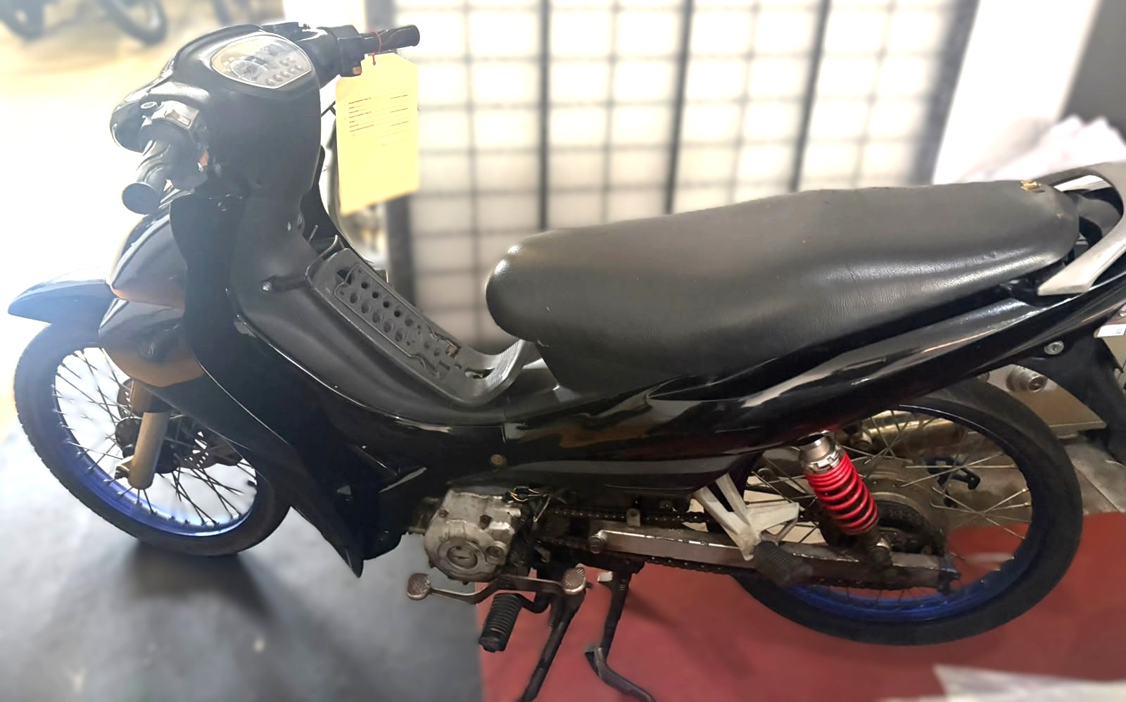 sepeda motor Jupiter Z warna Hitam