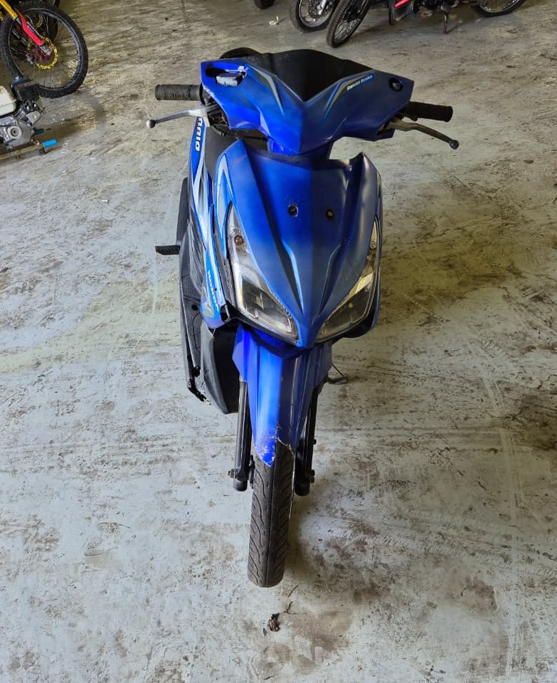 sepeda motor honda vario warna biru tanpa nomor polisi;