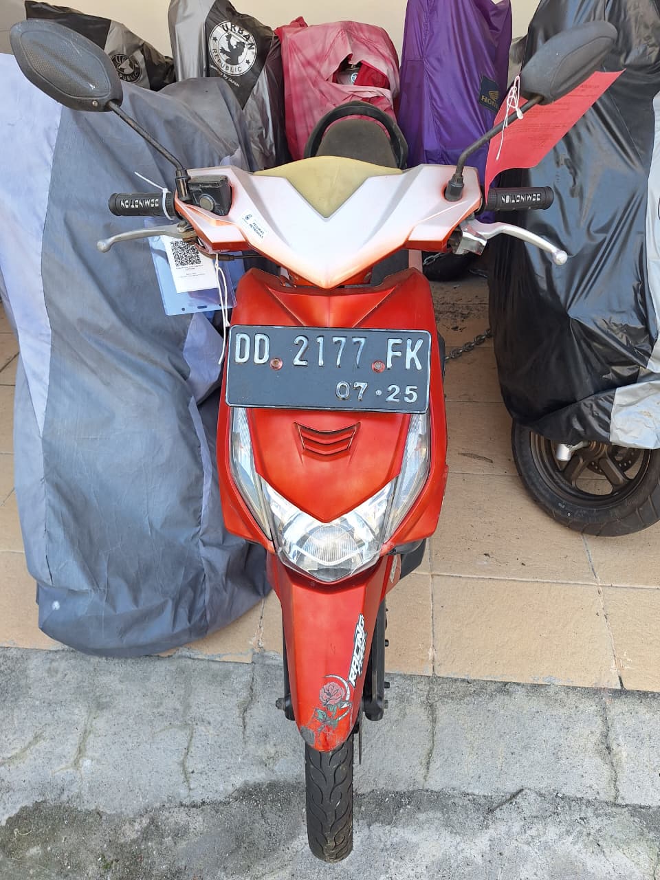 1 unit Sepeda motor merk Honda Beat warna Merah Dengan Nomor Polisi DD 2177 FK, Nomor Rangka: MH1JF5111AK244859, Nomor Mesin: JF51E-1254198
