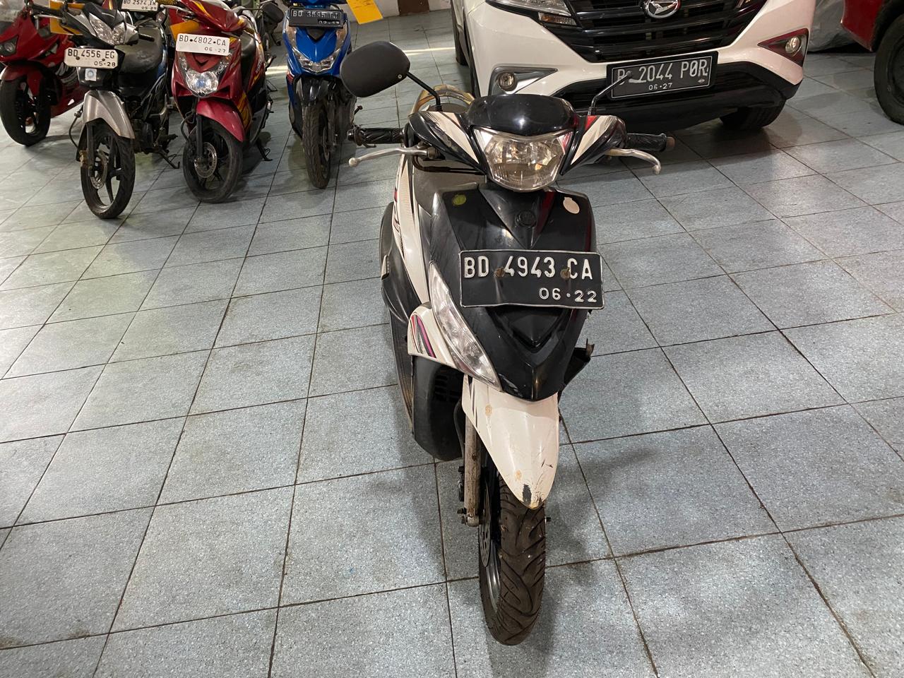 1 (satu) unit sepeda motor Merk Yamaha Mio J warna putih hitam Nopol BD 4943 CA tanpa Stnk
