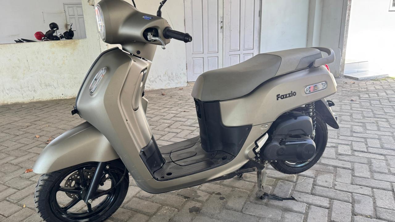 Sepeda Motor Merk Yamaha FAZZIO warna Cokelat