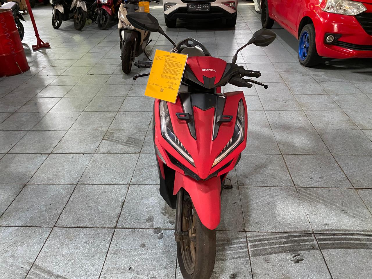  sepeda motor warna merah dengan nomor polisi BD 4296 FE dengan nomor rangka MH1JMD113SK954668 dan nomor mesin JMD1E954171
