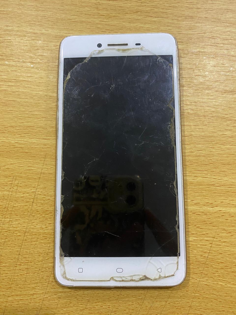1 (satu) unit Handphone merk OPPO A37F warna cream IMEI 1 865261035720590. IMEI 2 865261035720582: